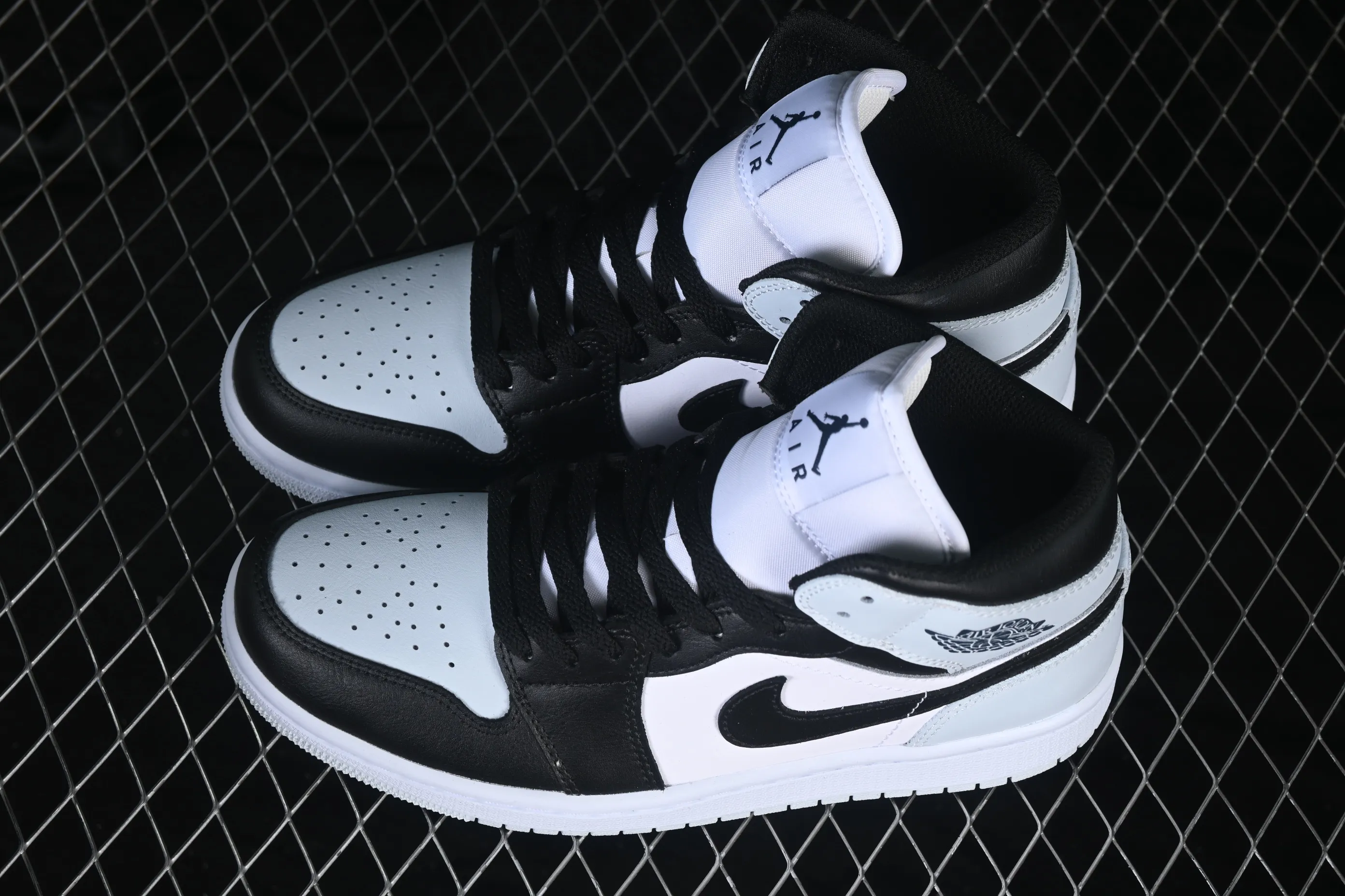 All categories Air Jordan Jordan series basketball shoes Air Jordan 1 Mid G version pure original Air Jordan 1 Mid AJ1 Joe 1 black and white gray mid-top cultural casual sneakers DQ8426-002